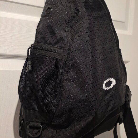 OAKLEY Tactical Sling Bag From The Oakley Design Team back in 2008 -Like New - Picture 10 of 12